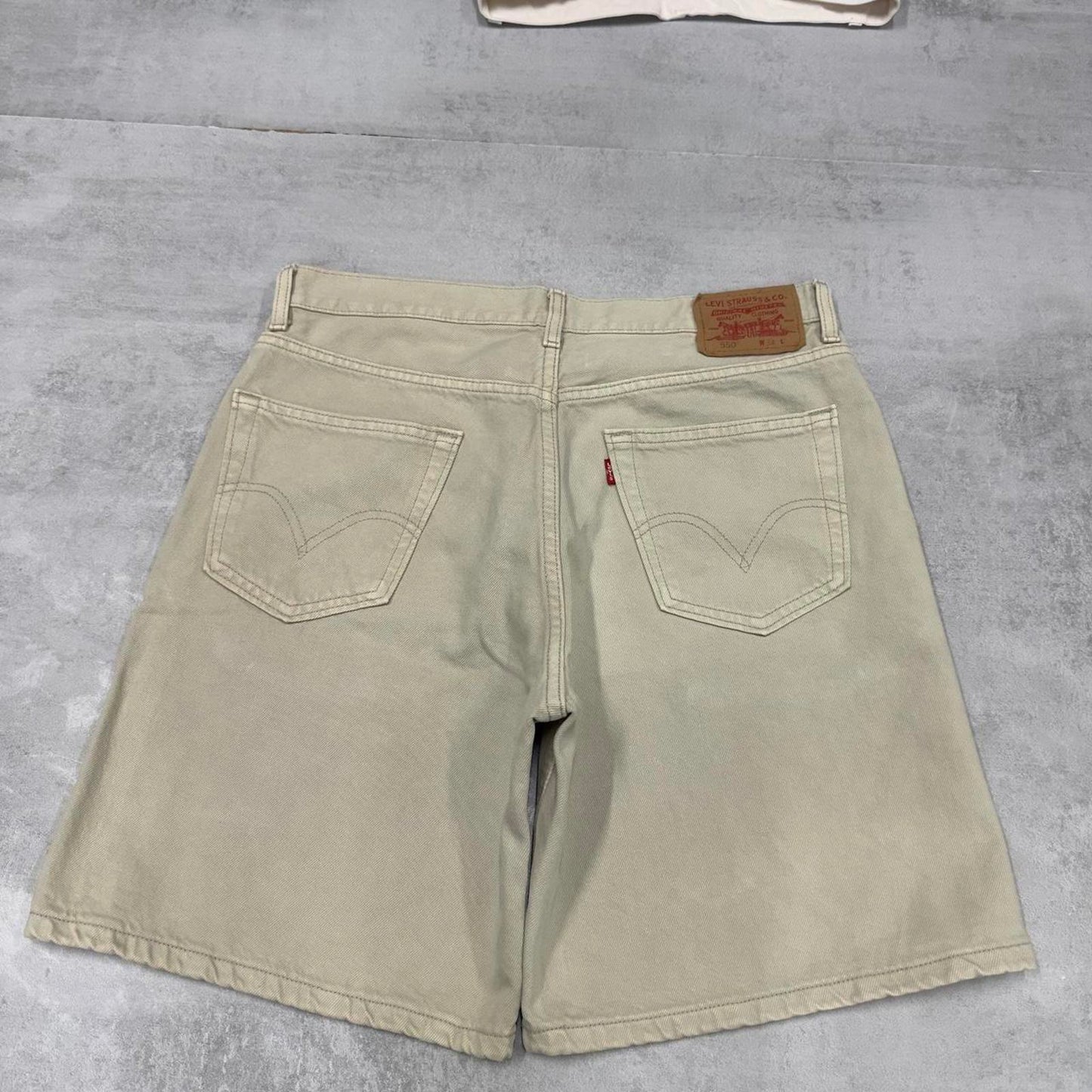 Vintage mens Levi’s 550 jorts W34