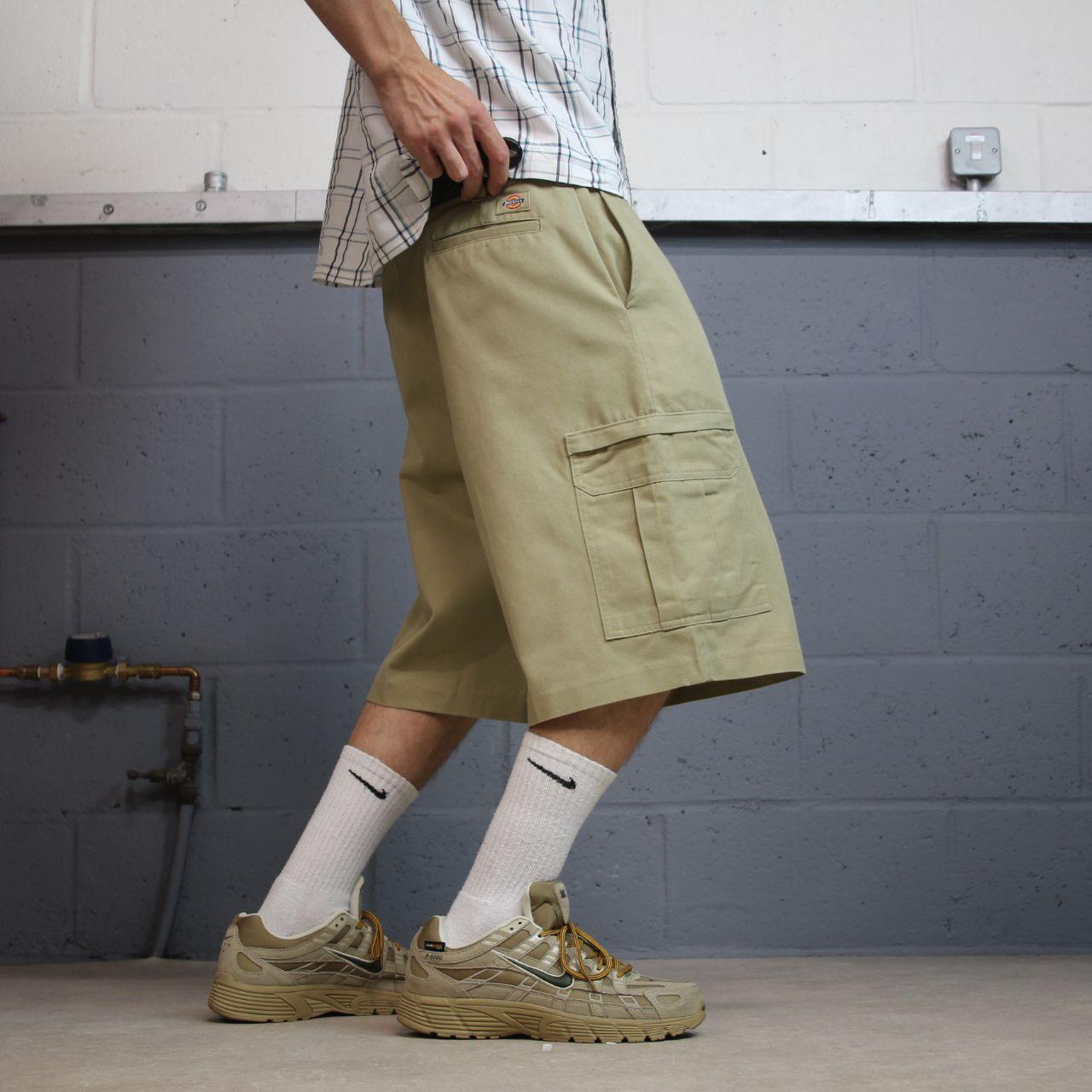 Dickies baggy cargo shorts W42 khaki chino style utility summer festival shorts
