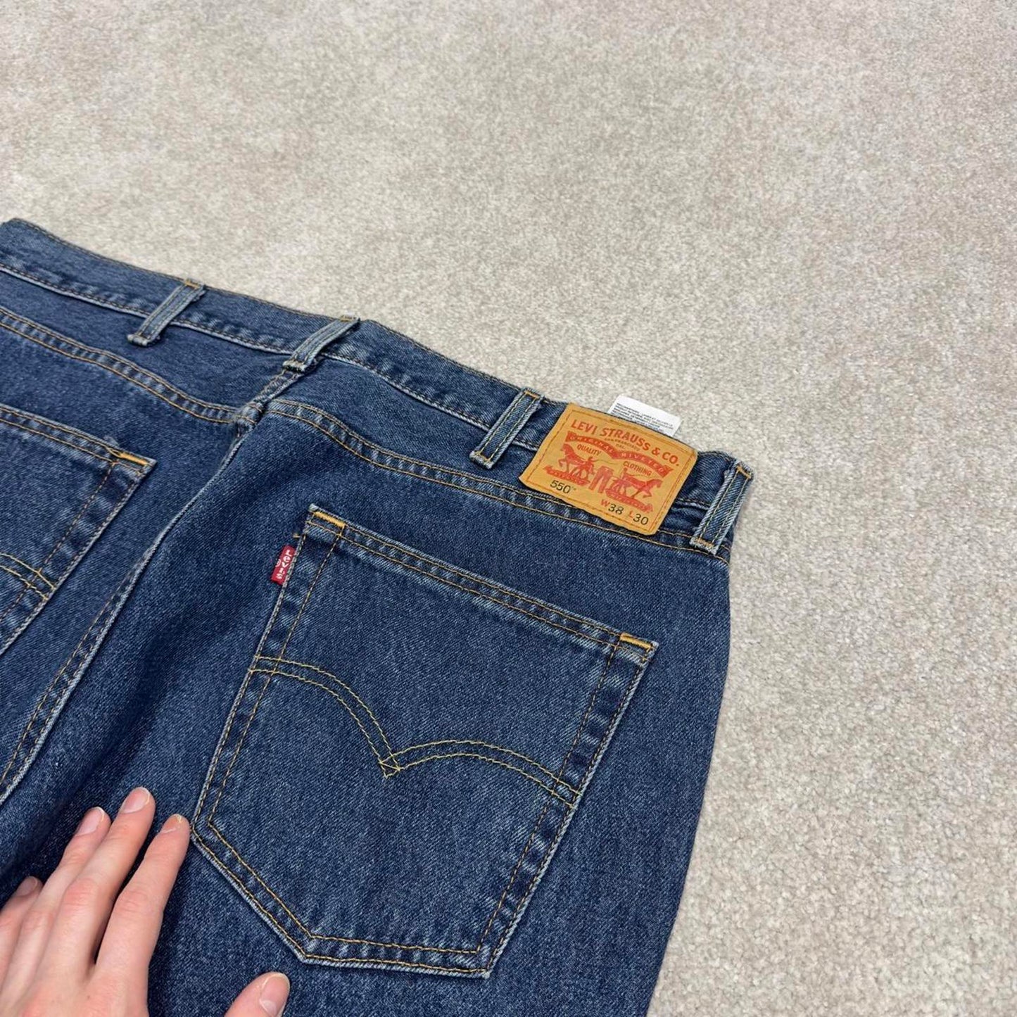 Vintage Y2K Levi’s 550 jeans blue W38L30 Loose straight leg 00s style denim pants red tab logo