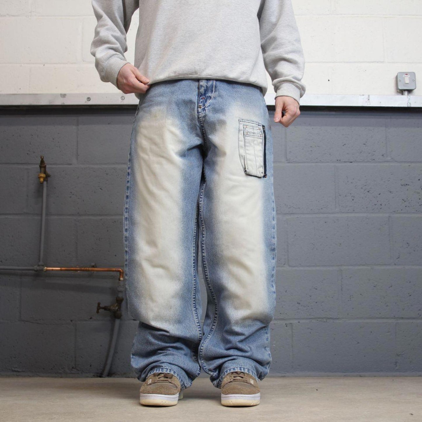 90s y2k baggy Akademiks jeans W32L34 loose wide leg blue denim skater style pants casual wear autumn