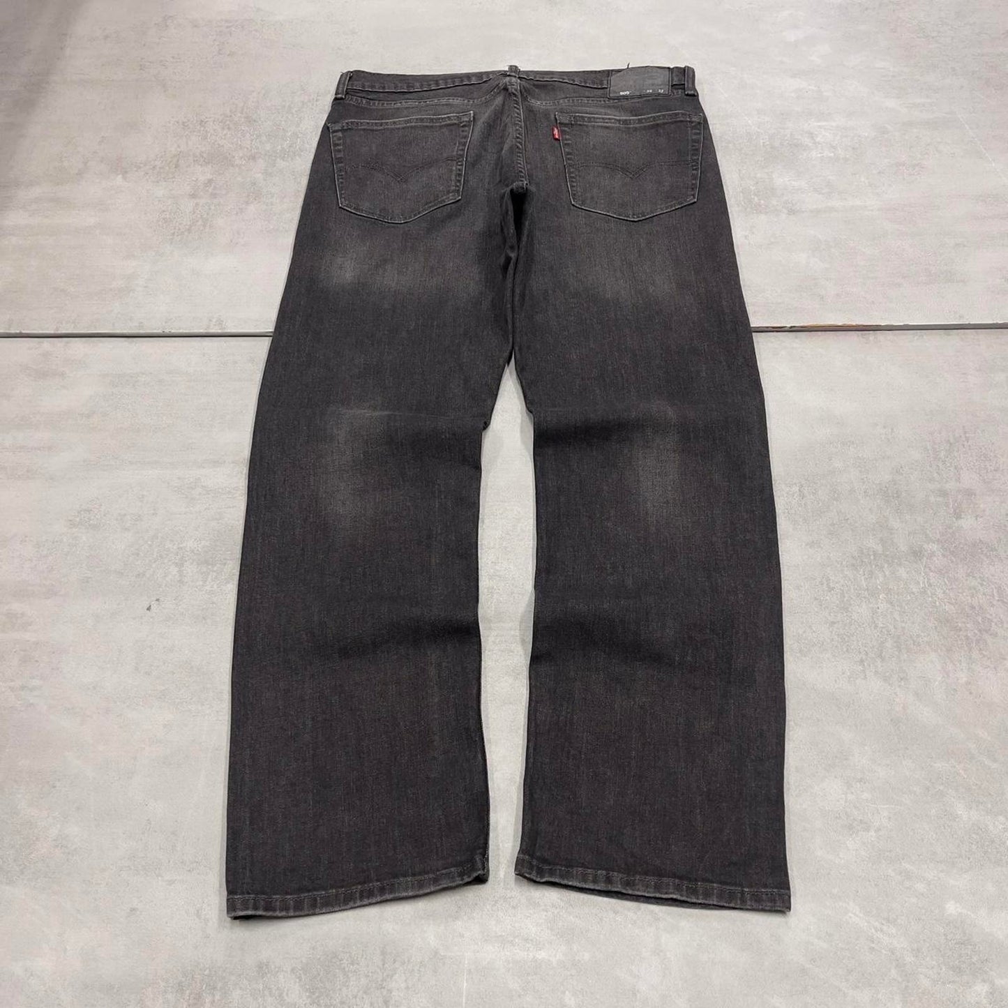 Vintage Black Levi's 505 jeans W36L32 loose denim 90s style jeans red tab logo