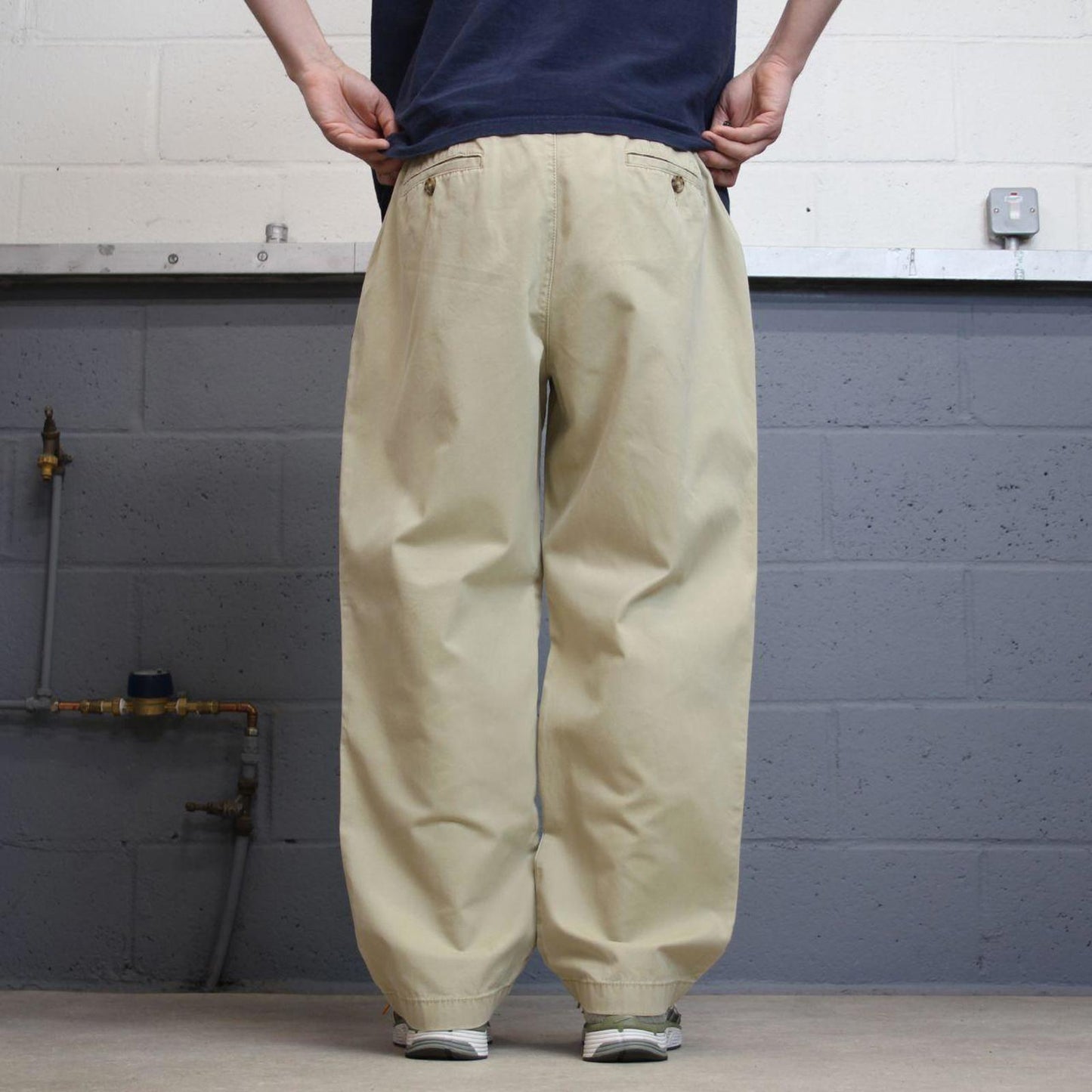 Y2K loose Tommy Hilfiger chino pants beige Loose leg chino style preppy trousers