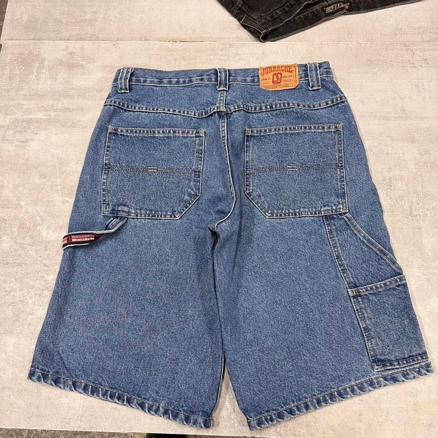Baggy Jordache carpenter jorts W33