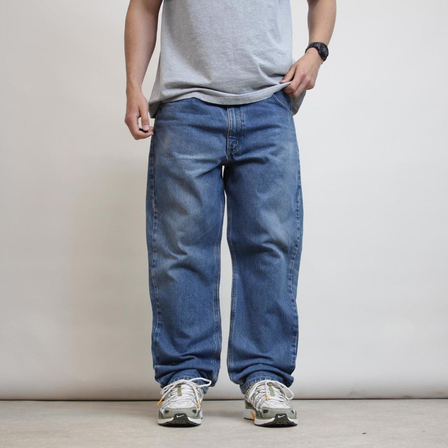 Blue vintage Carhartt jeans W40 L32 Loose traditional fit thick denim work jeans