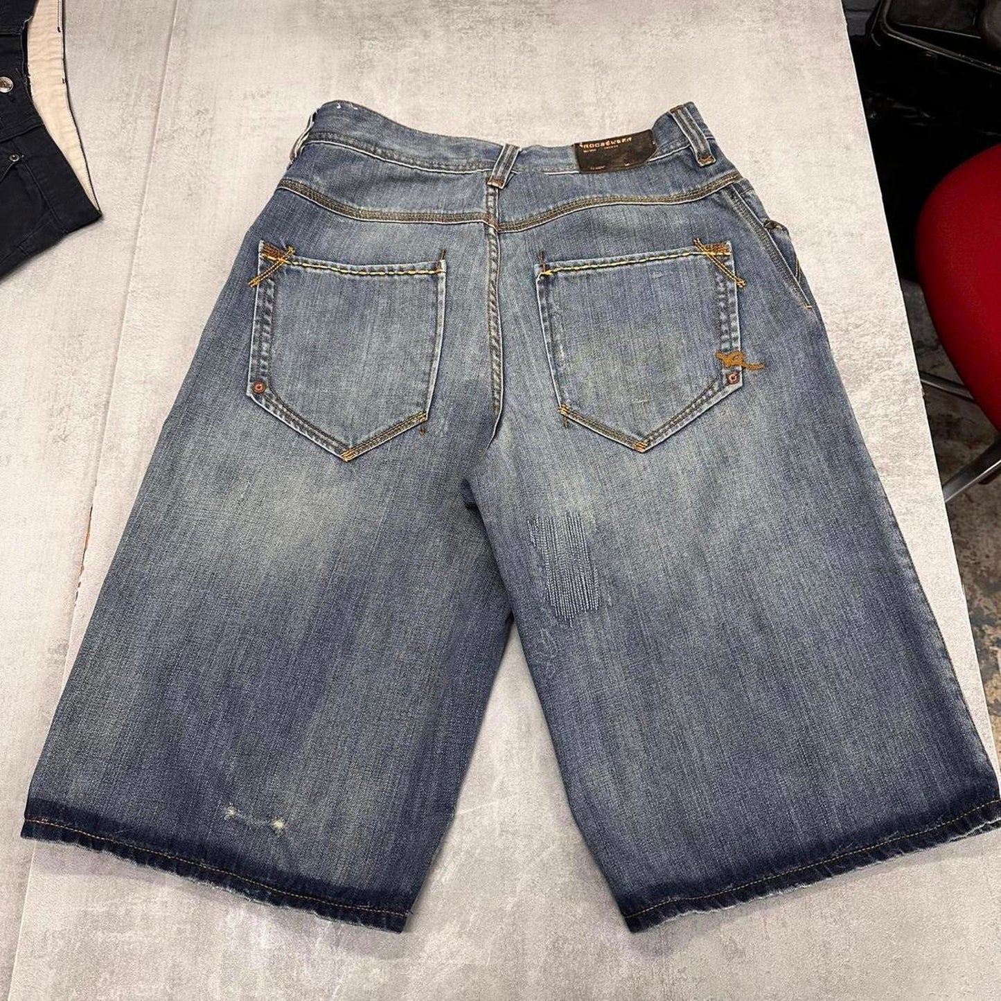 Baggy Rocawear denim shorts W34 long denim rap skater style 90s shorts