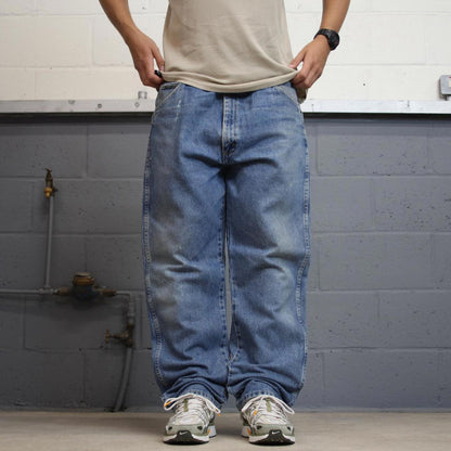 Mens Loose Wrangler jeans W40 L32