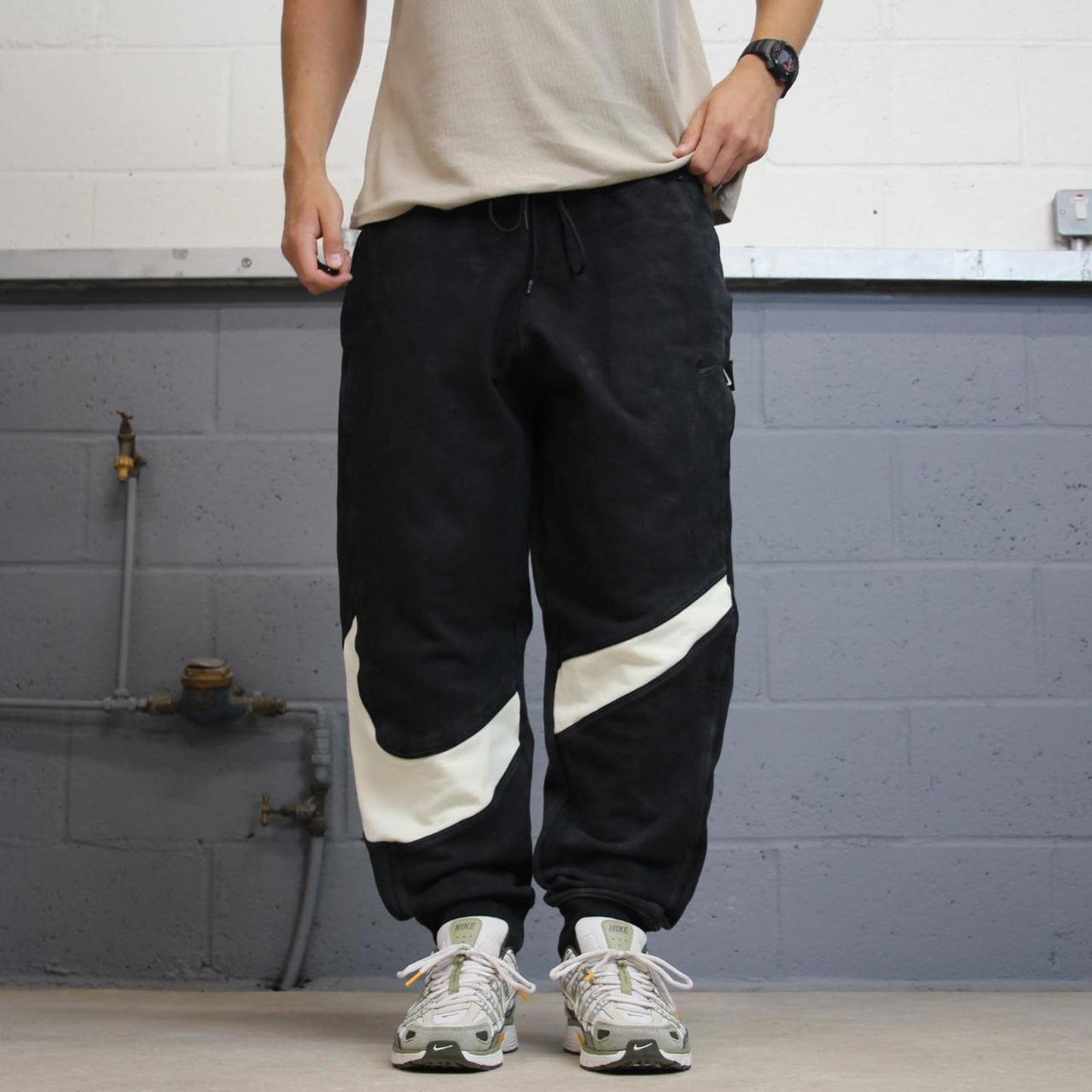 Black baggy Nike joggers L y2k style sportswear track pants loose fit