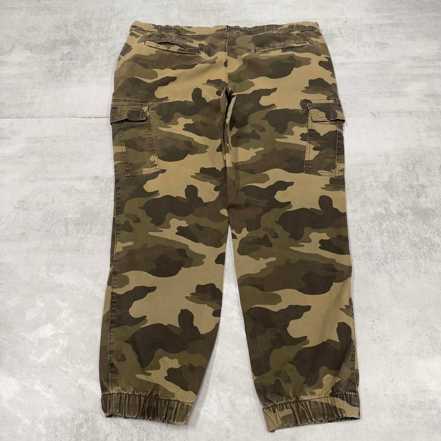 camo Urban Pipeline cargo pants W40L29 khaki green camouflage loose y2k style cargos utility pockets