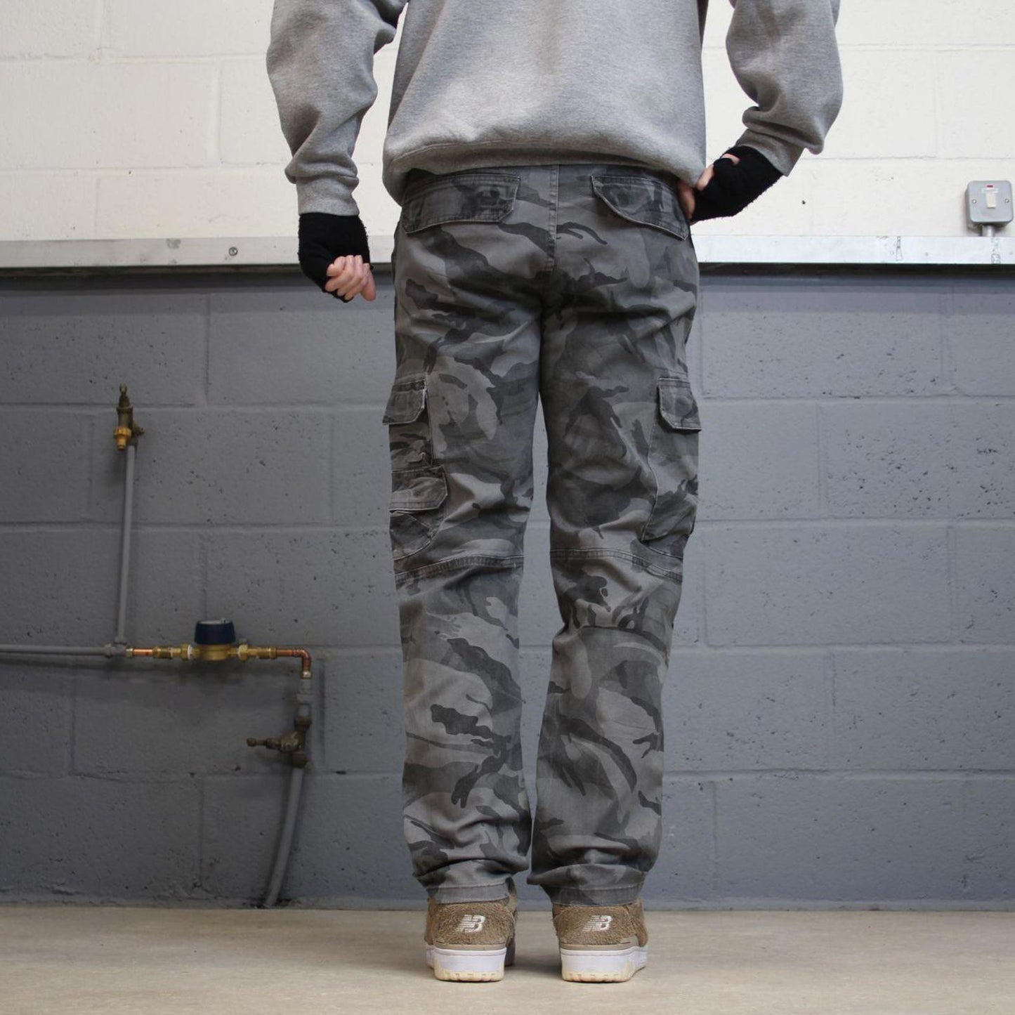 Camo Wrangler cargo pants W34L30 faded grey camouflage straight y2k style cargo trousers