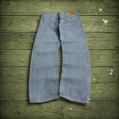 Y2K Levi’s 505 jeans W33L32 washed blue Straight fit 5 pocket pants belt loops red tab logo