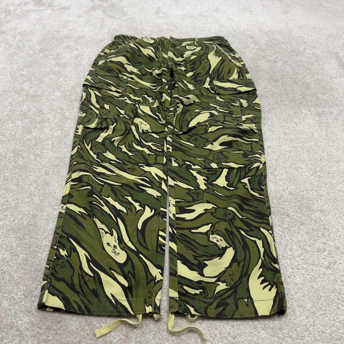 Ripndip Camo cargo pants W32L30 green camouflage skate style cargo trousers