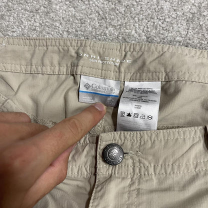 Columbia Omni-Shade technical convertible pants beige Loose floaty summer shorts with zip off legs