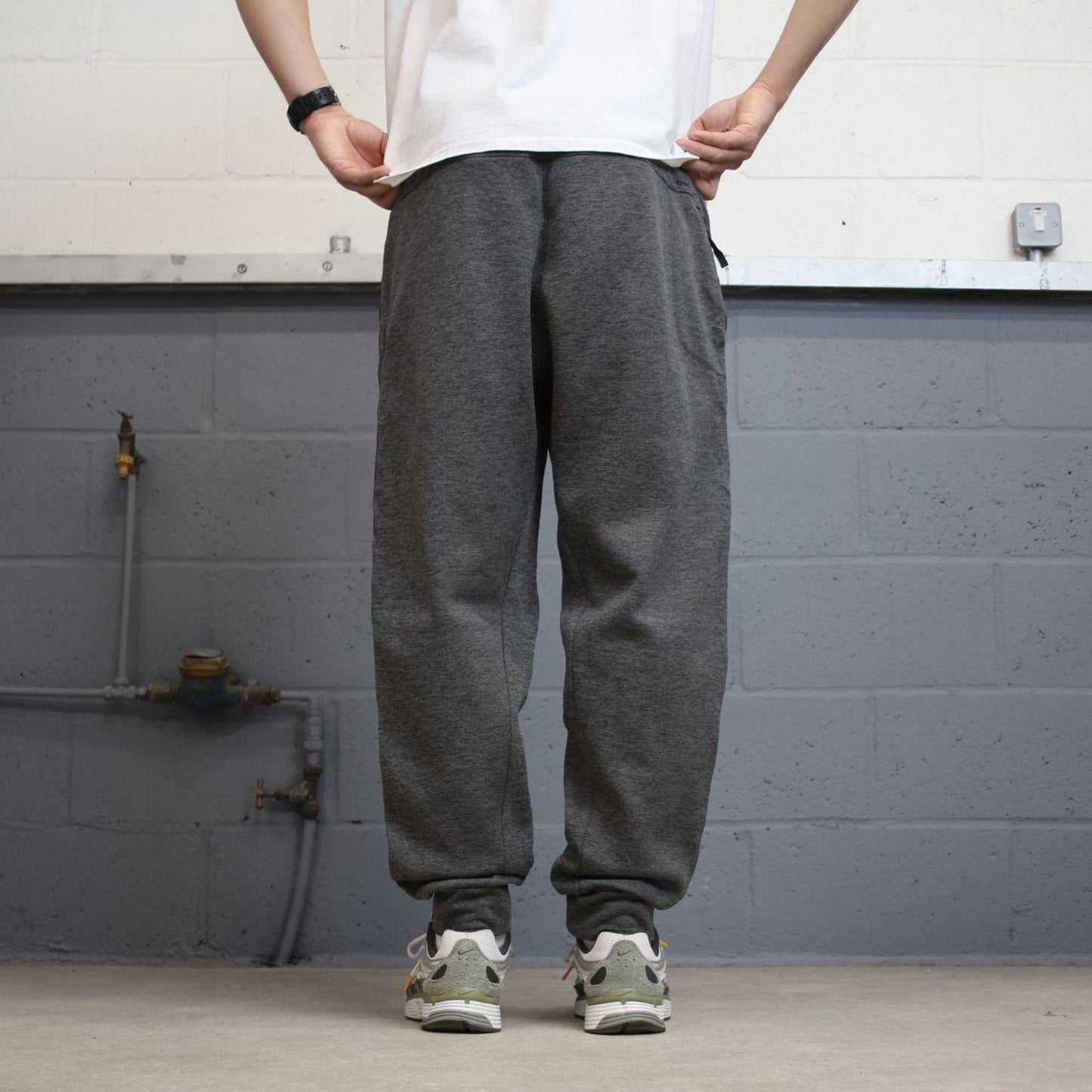 Nike Therma Fit Trackies Large Grey y2k 00s style loose leg joggers embroidered logo