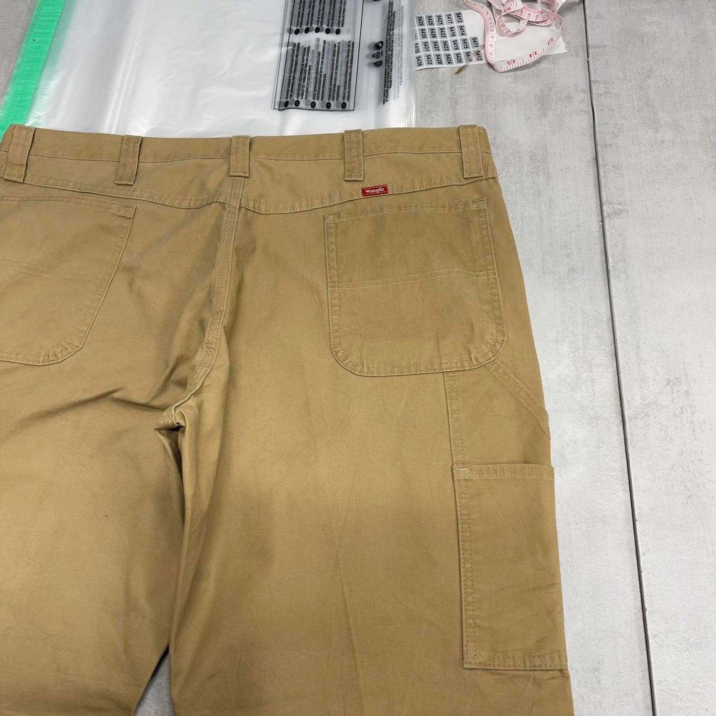 Baggy Wrangler carpenter trousers W42L30 sand brown 90s workwear skate style cargo pants