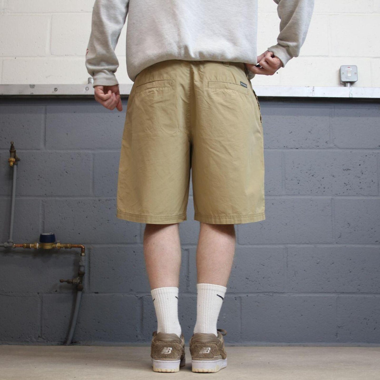 Columbia technical hiking shorts khaki Lightweight chino style summer shorts