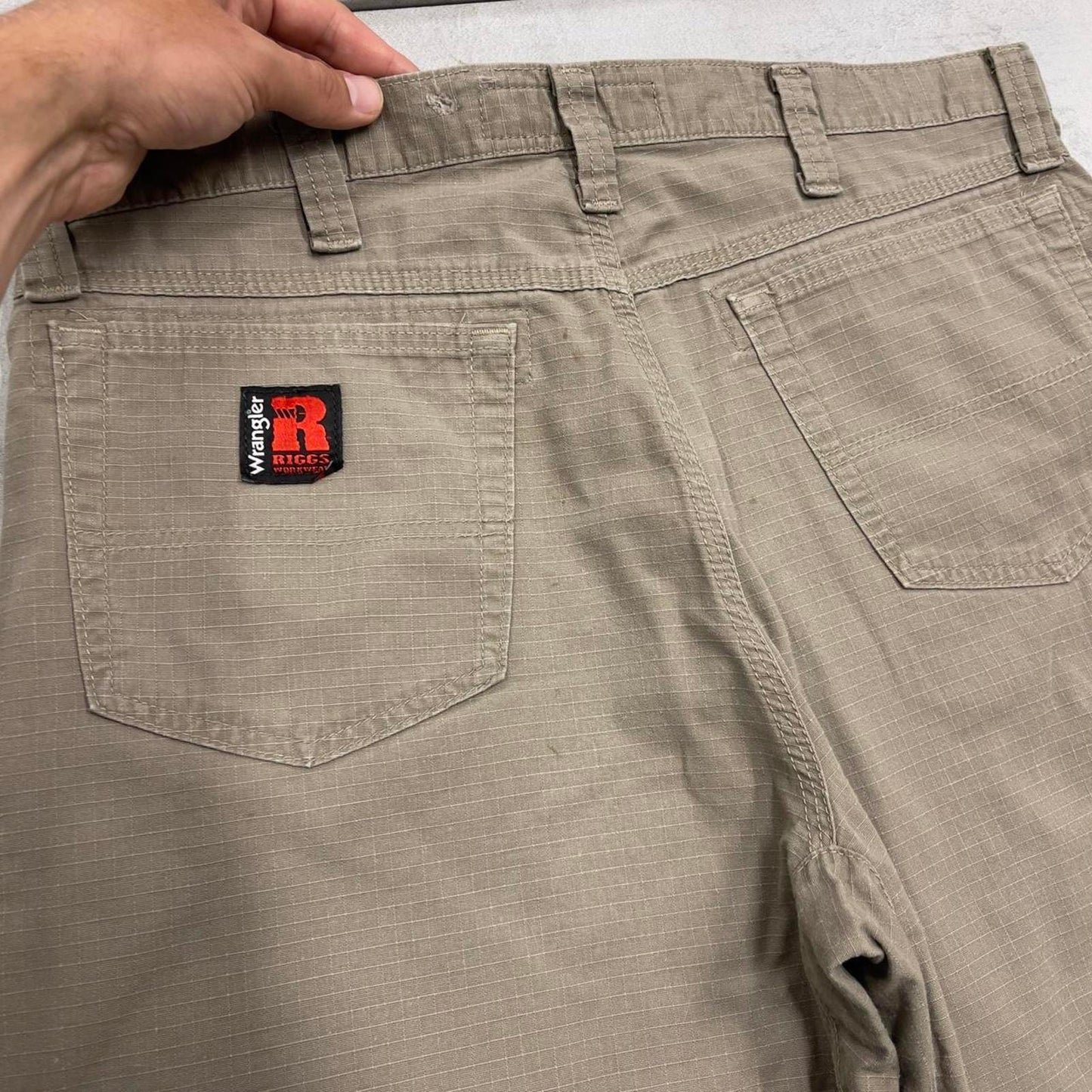 Mens baggy Wrangler carpenter shorts W35