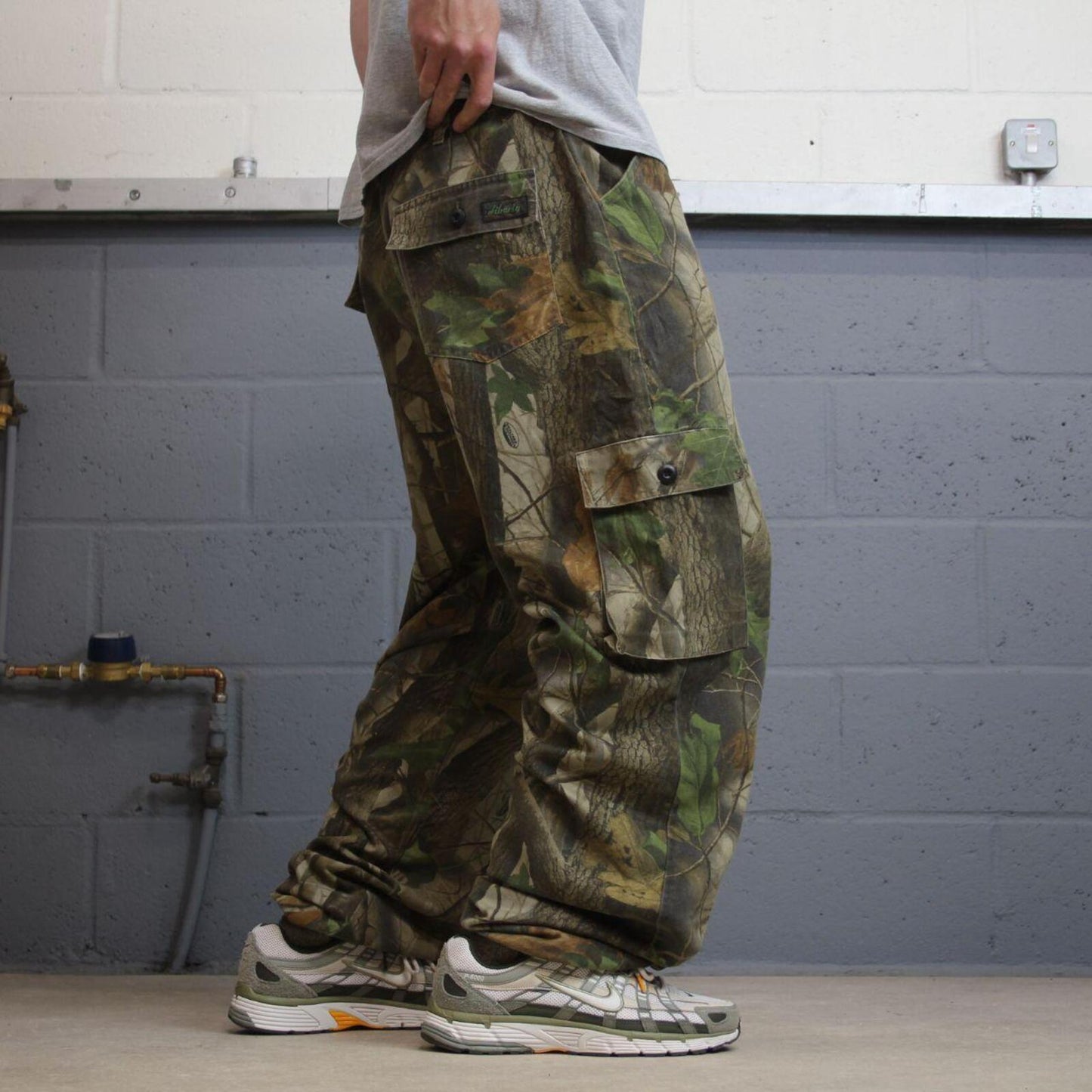 Vintage Liberty baggy camo cargo pants khaki Loose leg camouflage Y2K hunting style trousers