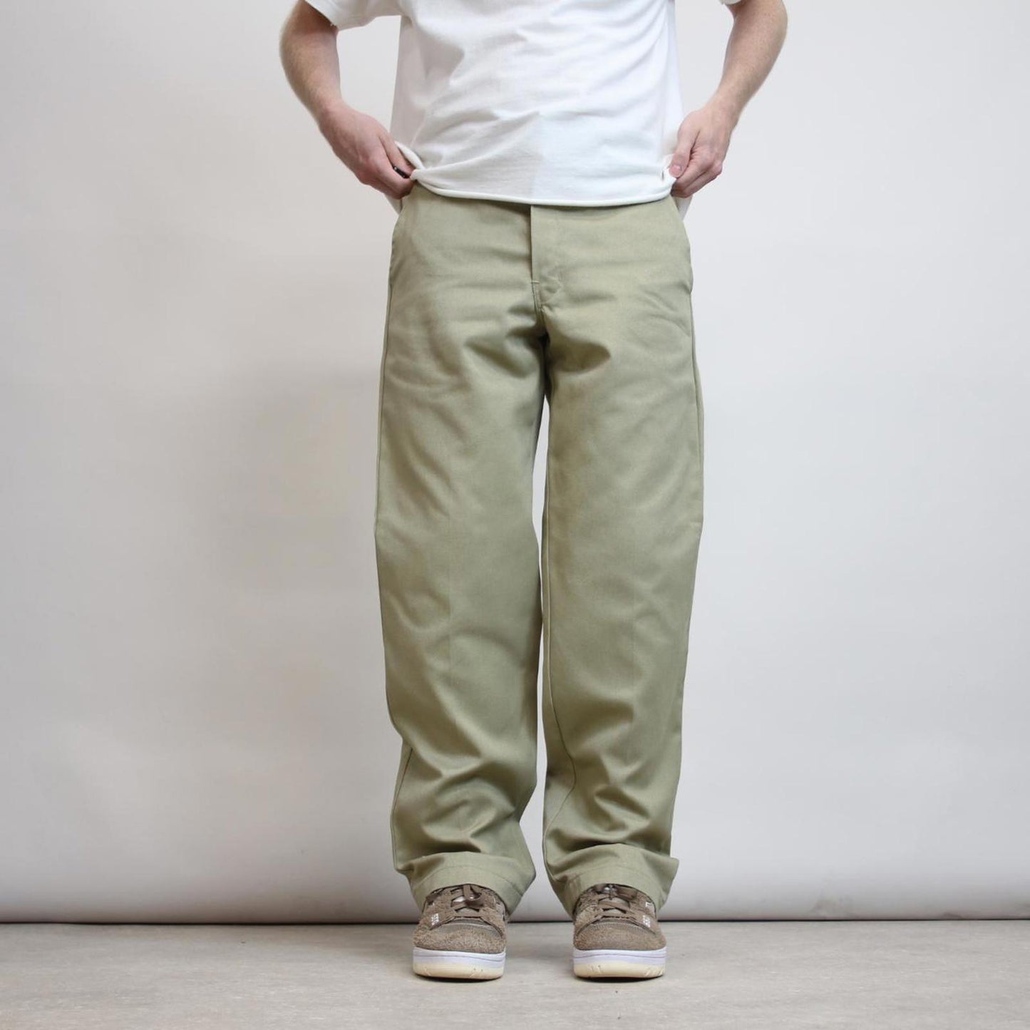 Dickies pants W33L32 khaki loose twill chino style skater pants