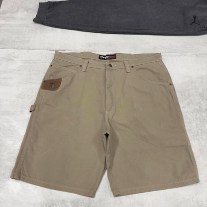 Baggy Wrangler carpenter shorts W40 Loose khaki canvasy skate style shorts