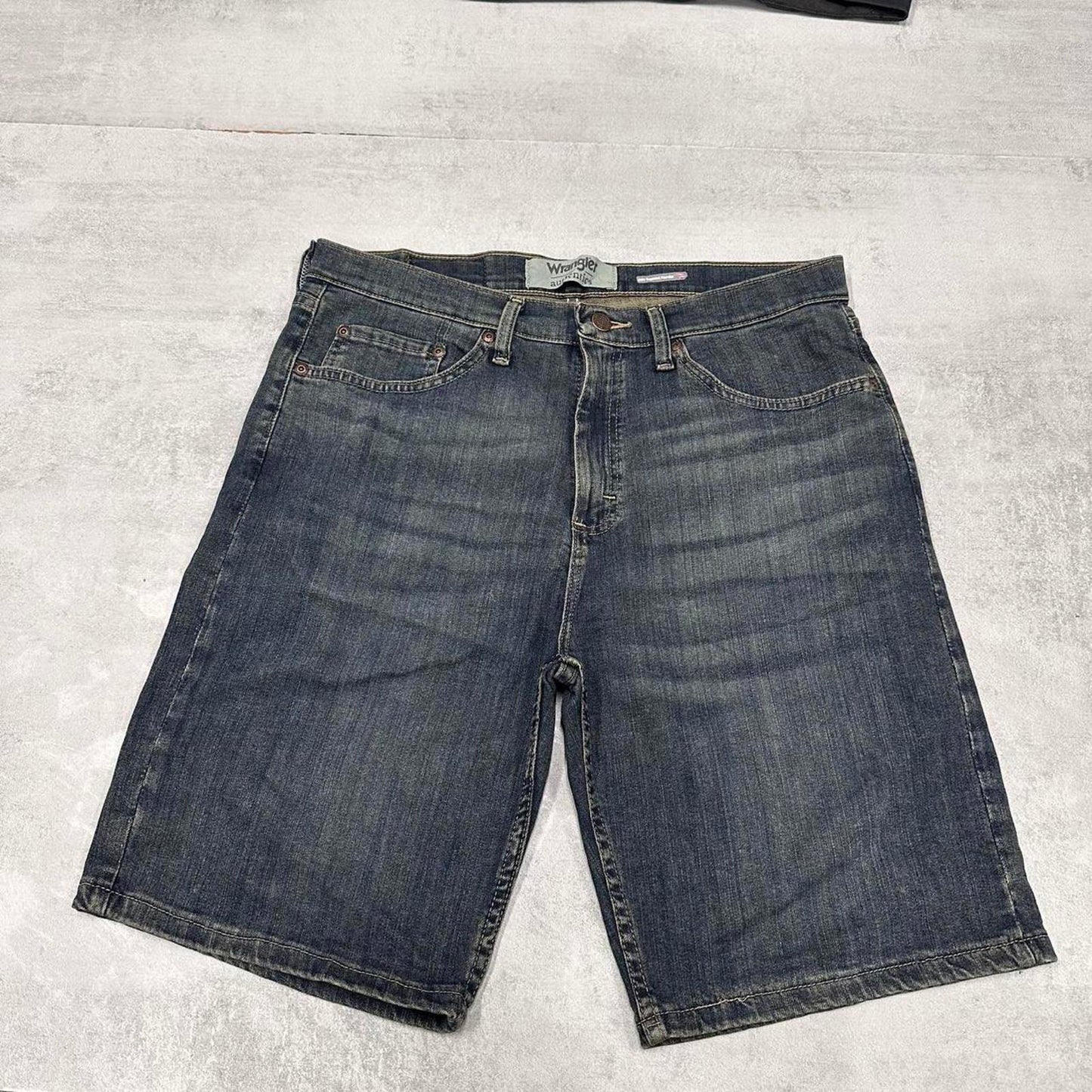 Mens Wrangler jorts W32