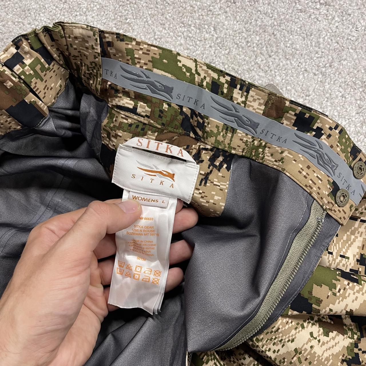 Sitka Goretex waterproof pants camo women’s L khaki Camouflage hiking outdoors rain trousers