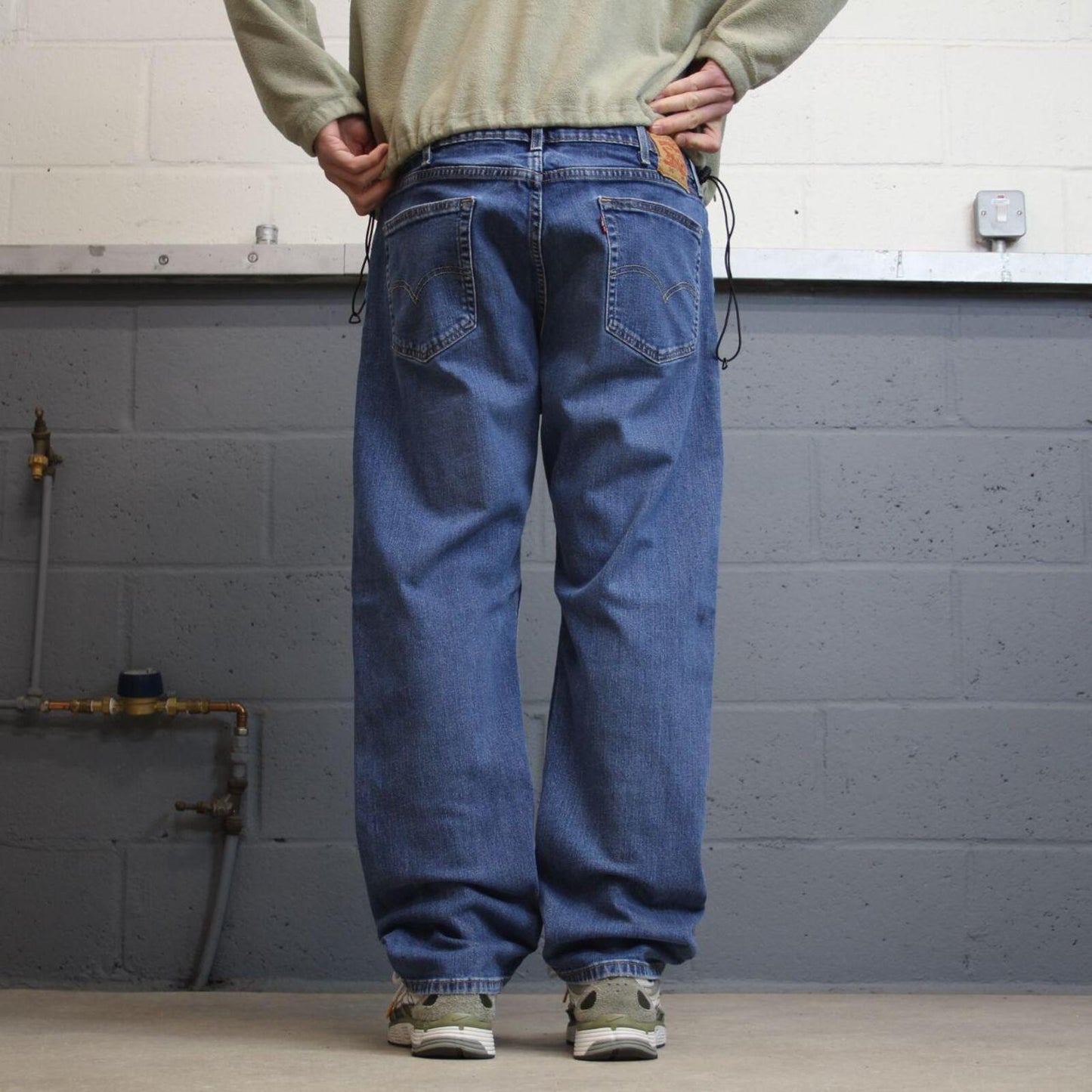 Vintage Y2K Levi’s 505 jeans blue straight leg 00s style denim pants red tab logo