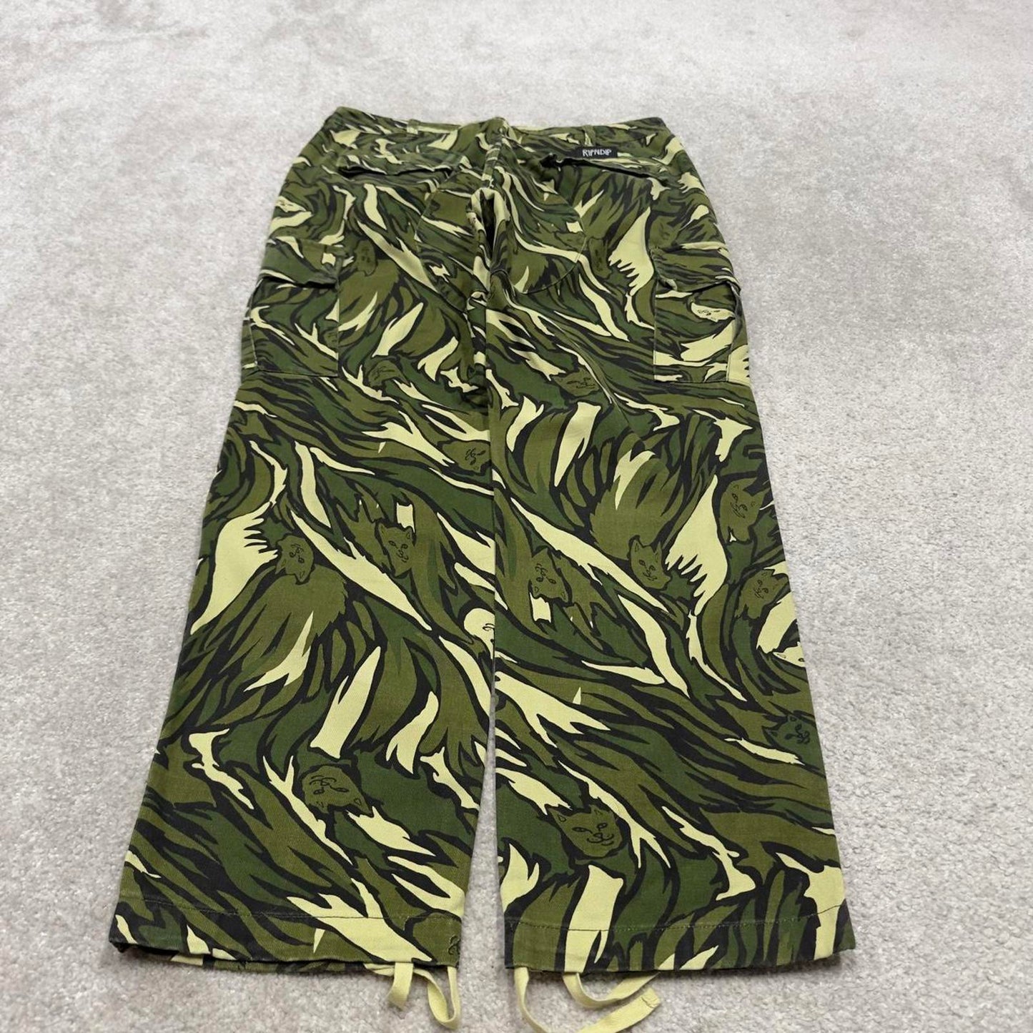 Ripndip Camo cargo pants W32L30 green camouflage skate style cargo trousers