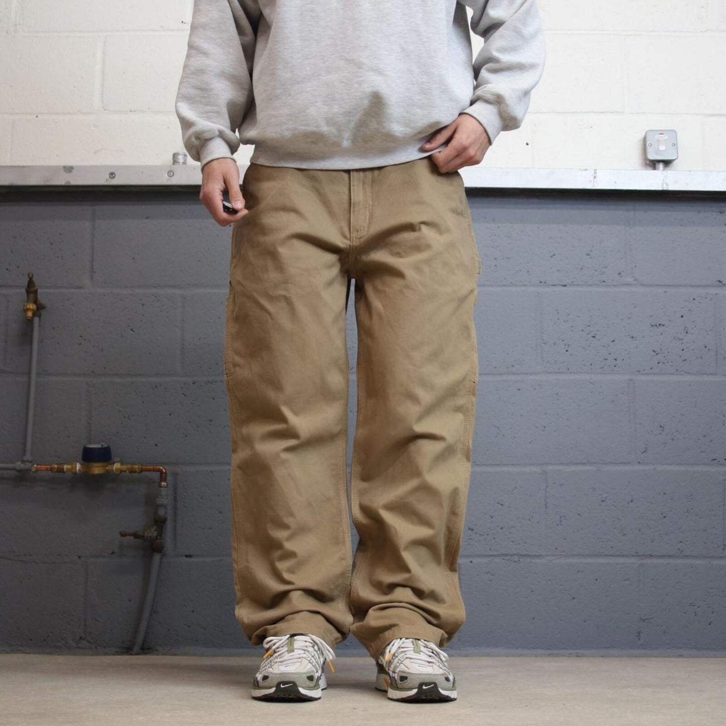 Carhartt carpenter jeans work pants Khaki brown W38L32 Relaxed fit skate style workwear trousers