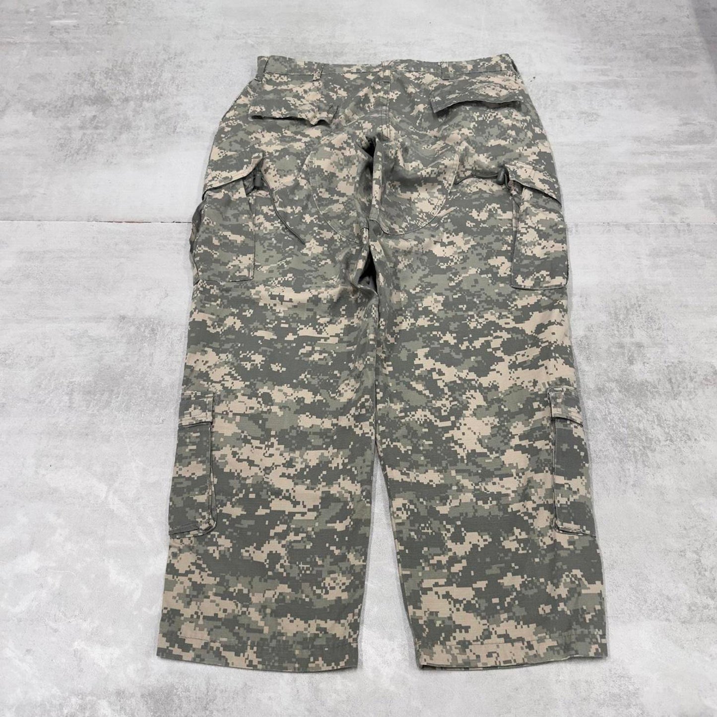 Camo cargo pants W36L30 khaki digital forest camouflage loose straight y2k style cargo trousers