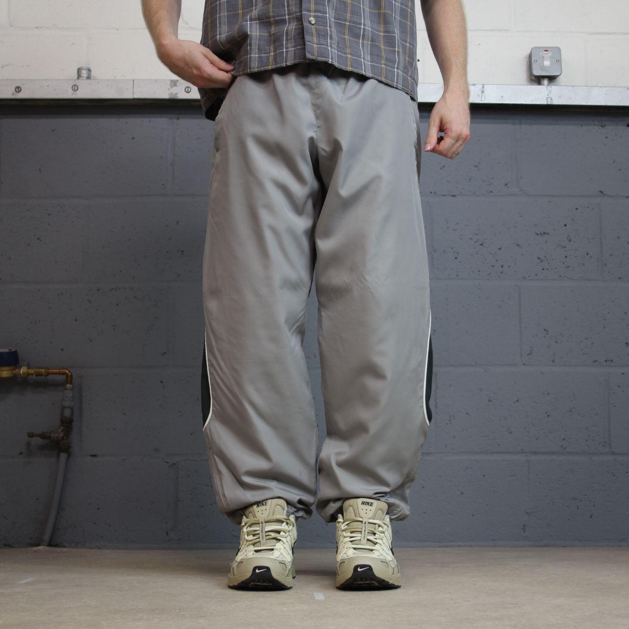 Y2K baggy Reebok tracksuit bottoms grey M Loose leg mesh lined casual 2000s style track pants