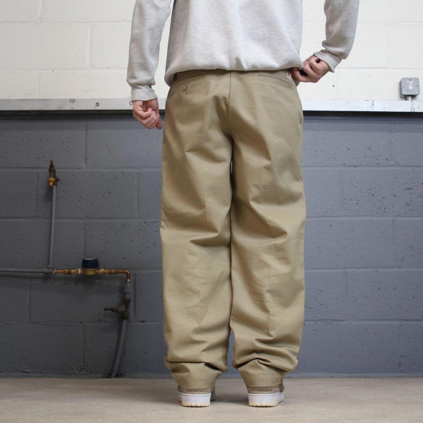 Vintage y2k baggy work pants beige Loose chino style skate trousers Red Kap workwear patch logo