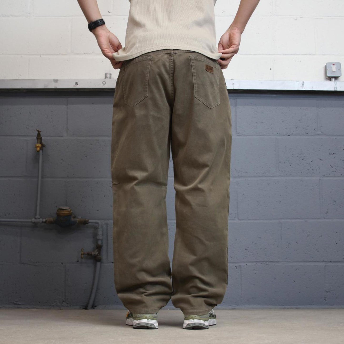 Vintage Khaki Wrangler jeans W40 L31 Loose stretch skate style trousers