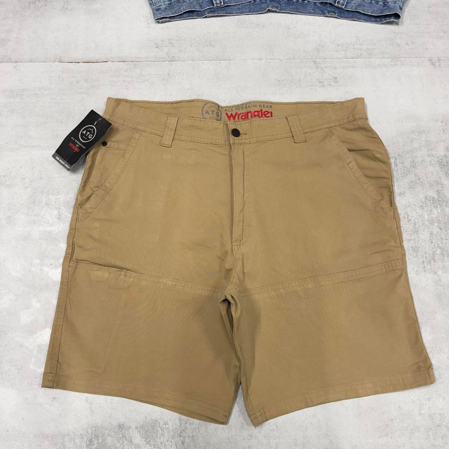 Mens Wrangler cargo shorts W38
