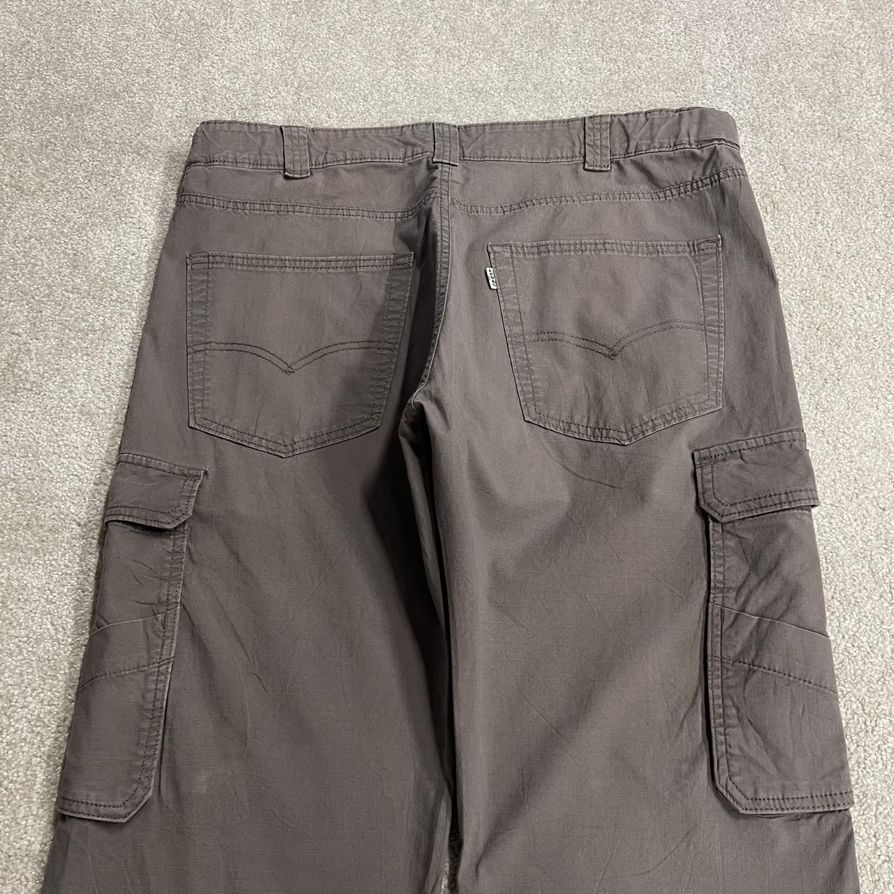 Levi’s cargo pants y2k grey W36L30 Straight leg work pants, white tab logo