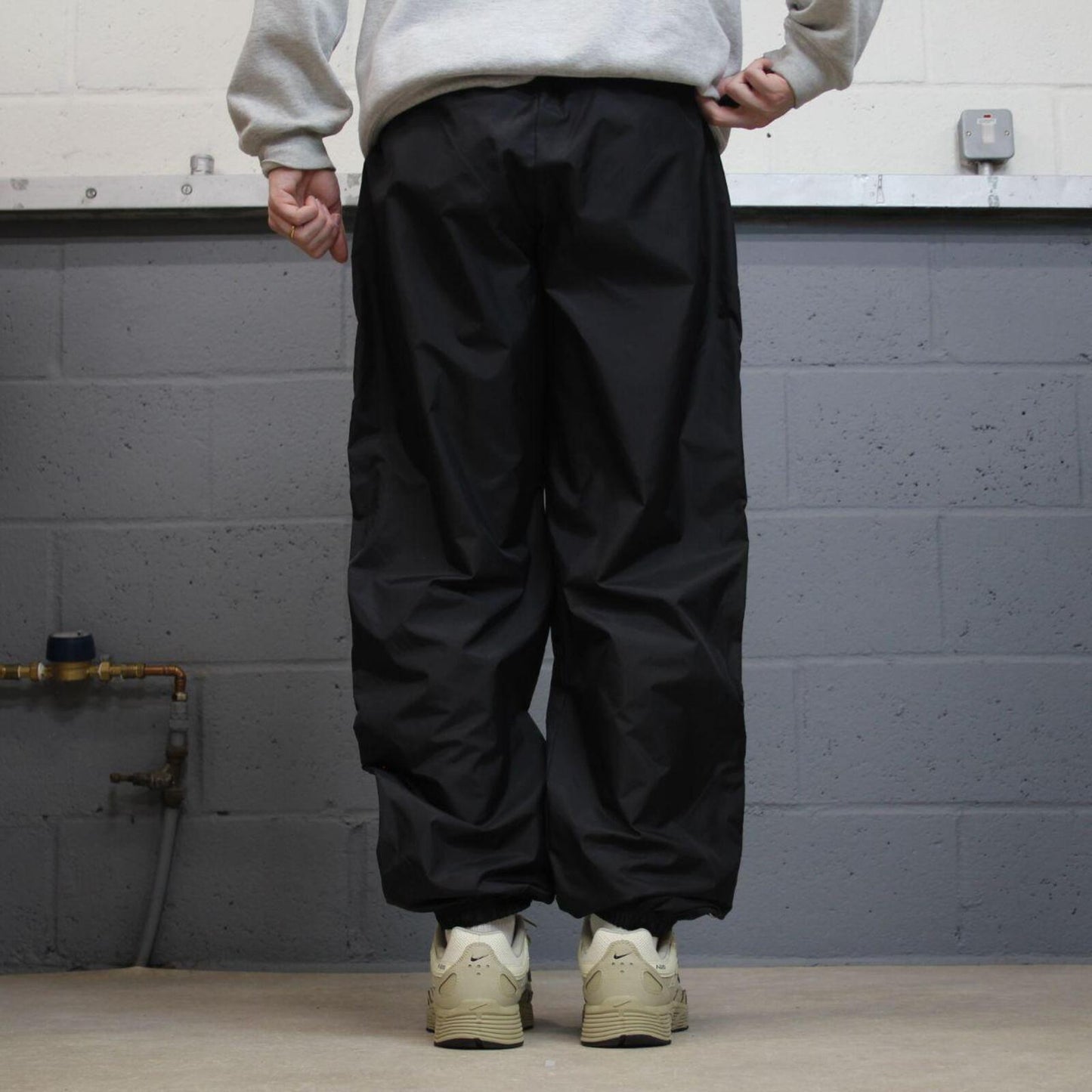 Reebok tracksuit bottoms Y2K black Loose unlined lightweight side stripe track pants