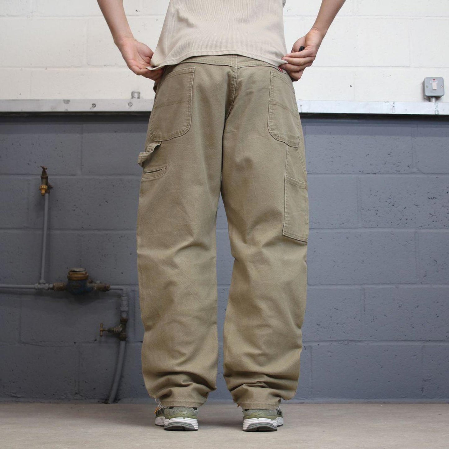 Y2K Wrangler carpenter jeans W40L32 khaki loose cargo skater style jeans