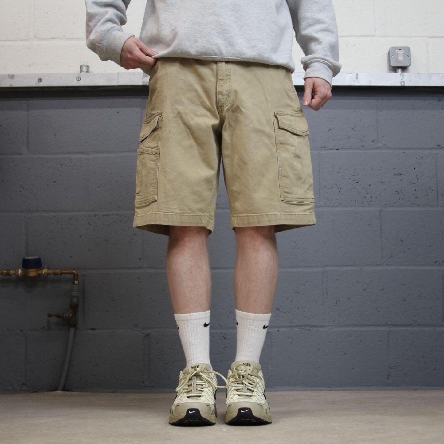 Carhartt cargo shorts loose canvas khaki Canvasy relaxed fit skate style shorts