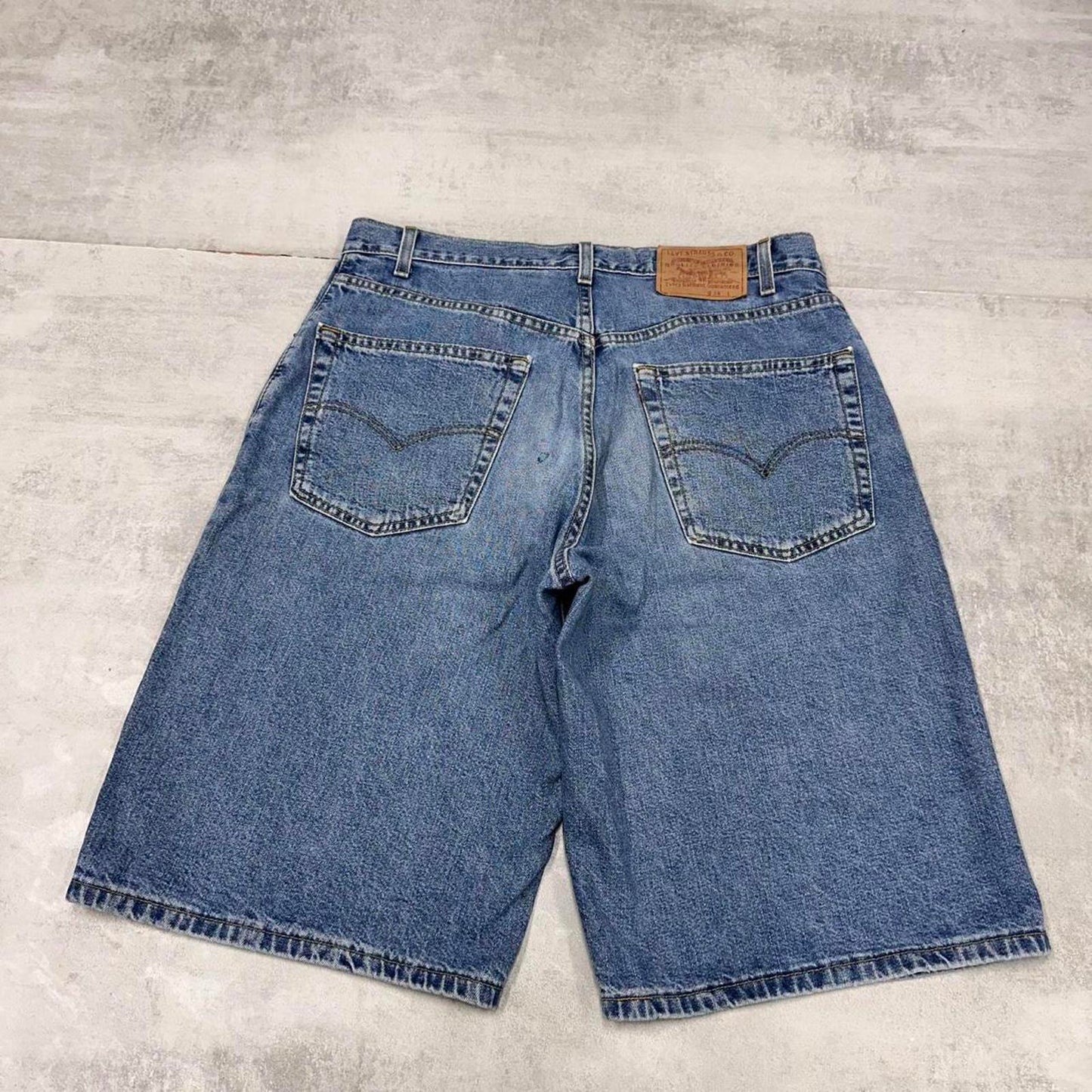 Baggy fit Levis jorts W34