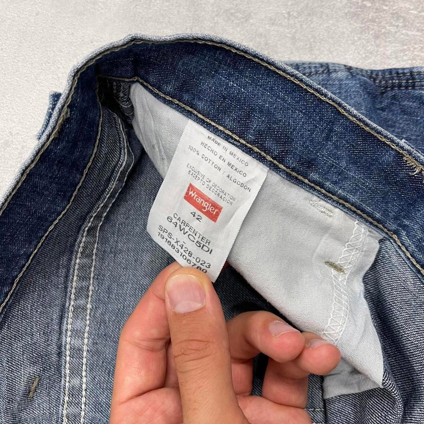 Mens baggy Wrangler carpenter jorts W42
