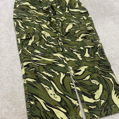 Ripndip Camo cargo pants W32L30 green camouflage skate style cargo trousers