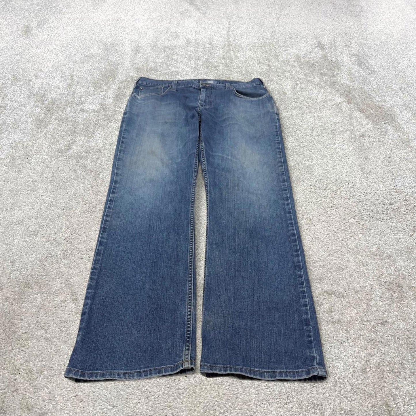 Vintage blue Carhartt jeans W36L32 relaxed denim 90s style skater jeans patch logo