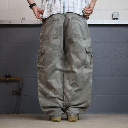 Wrangler baggy camo cargo pants y2k grey W40L30 wide leg Loose camouflage skater work pants