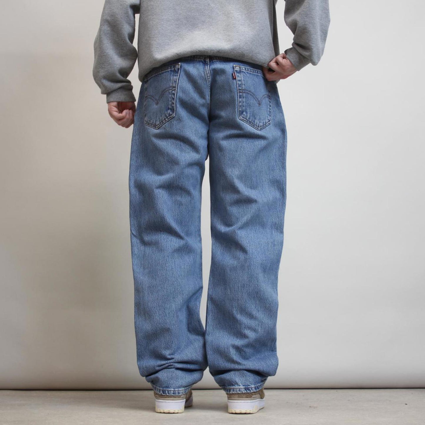 Levis jeans W36 L32 loose blue denim 90s style jeans red tab logo