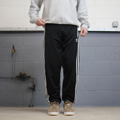 00s y2k Adidas tracksuit bottoms Black Small sportswear track pants gym wear