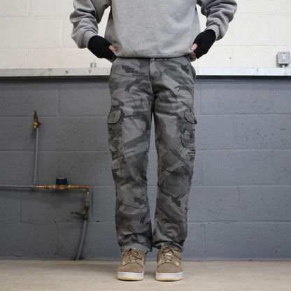 Camo Wrangler cargo pants W34L30 faded grey camouflage straight y2k style cargo trousers