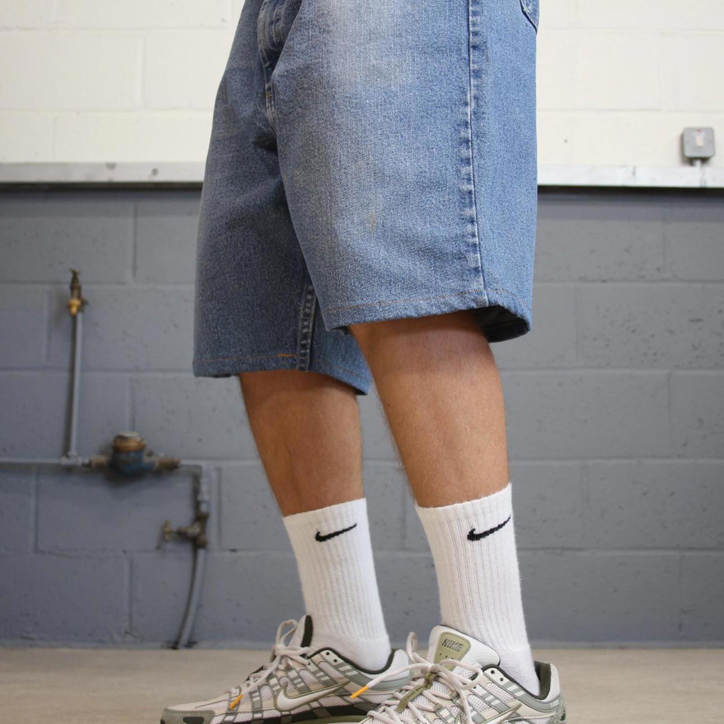 Blue Wrangler denim jorts W42