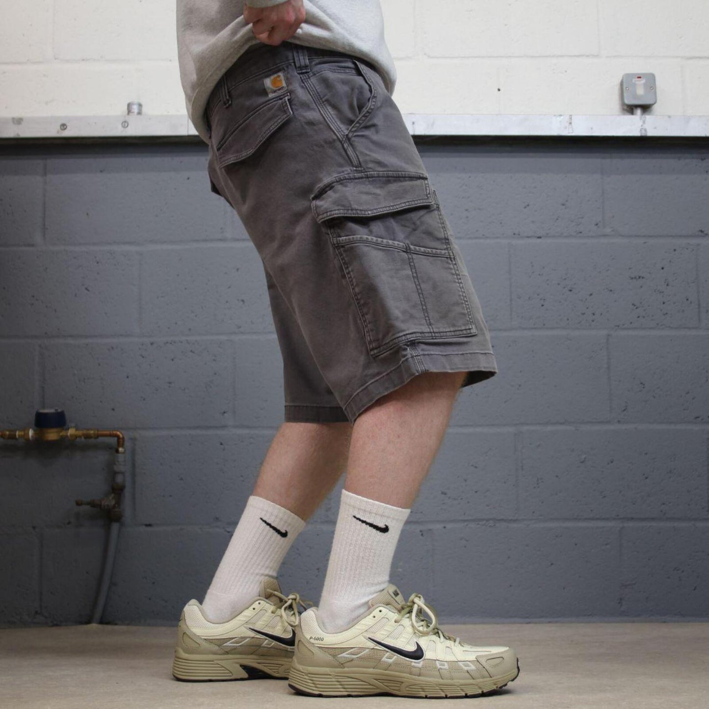 Carhartt cargo shorts loose canvas grey Canvasy relaxed fit skate style shorts