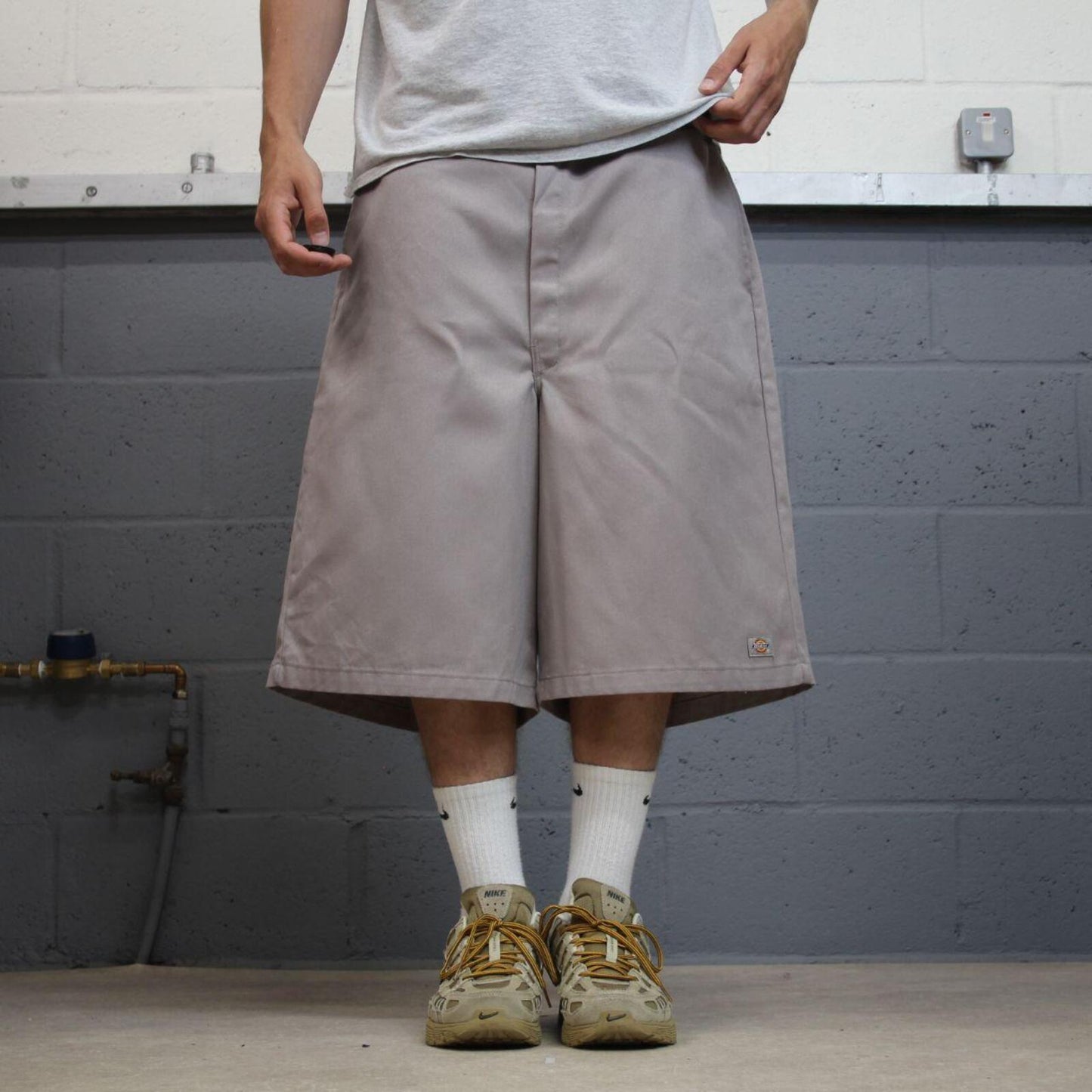 Dickies extra baggy chino shorts carpenter grey Surf style skater shorts long wide leg festival