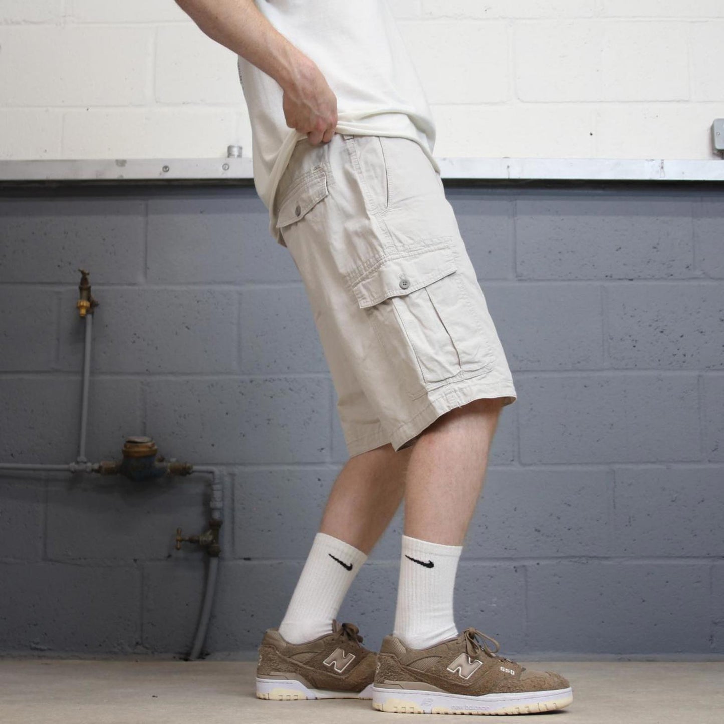 Beige IZOD cargo shorts W34