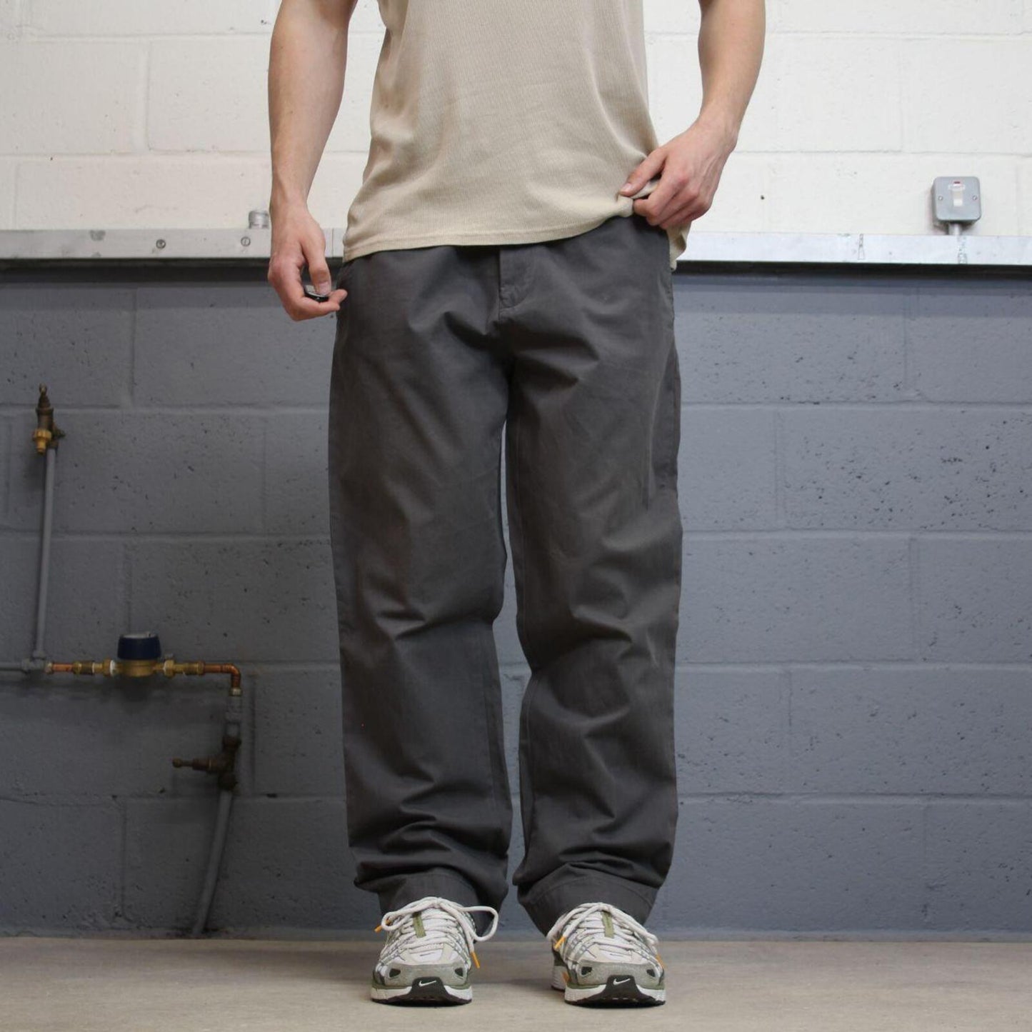 Y2K loose Tommy Hilfiger chino pants grey W38L32 Straight leg chino style trousers